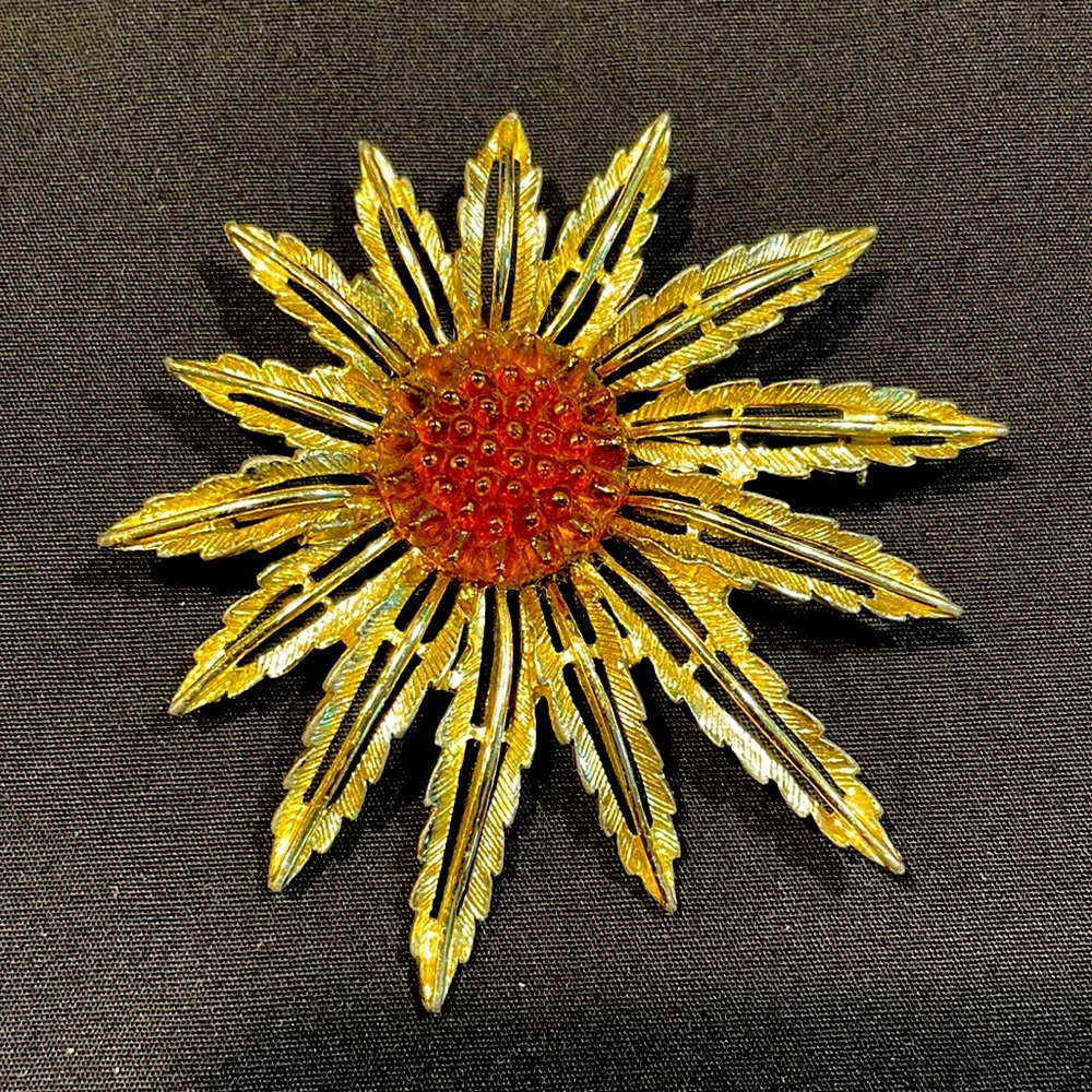 VINTAGE 1950-60’s SARAH COVENTRY FLORAL GOLD STAR BURST ATOMIC BROOCH PIN * RARE